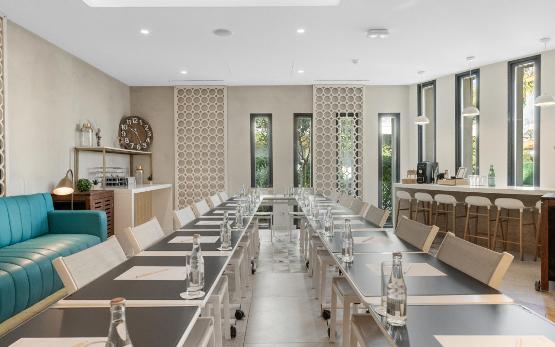 Réunions de début d’année : une offre clé en main entre salle équipée et déjeuner face à la mer